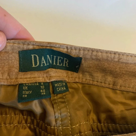 Danier suede straight leg pants  in tan color size 6. - Picture 3 of 11